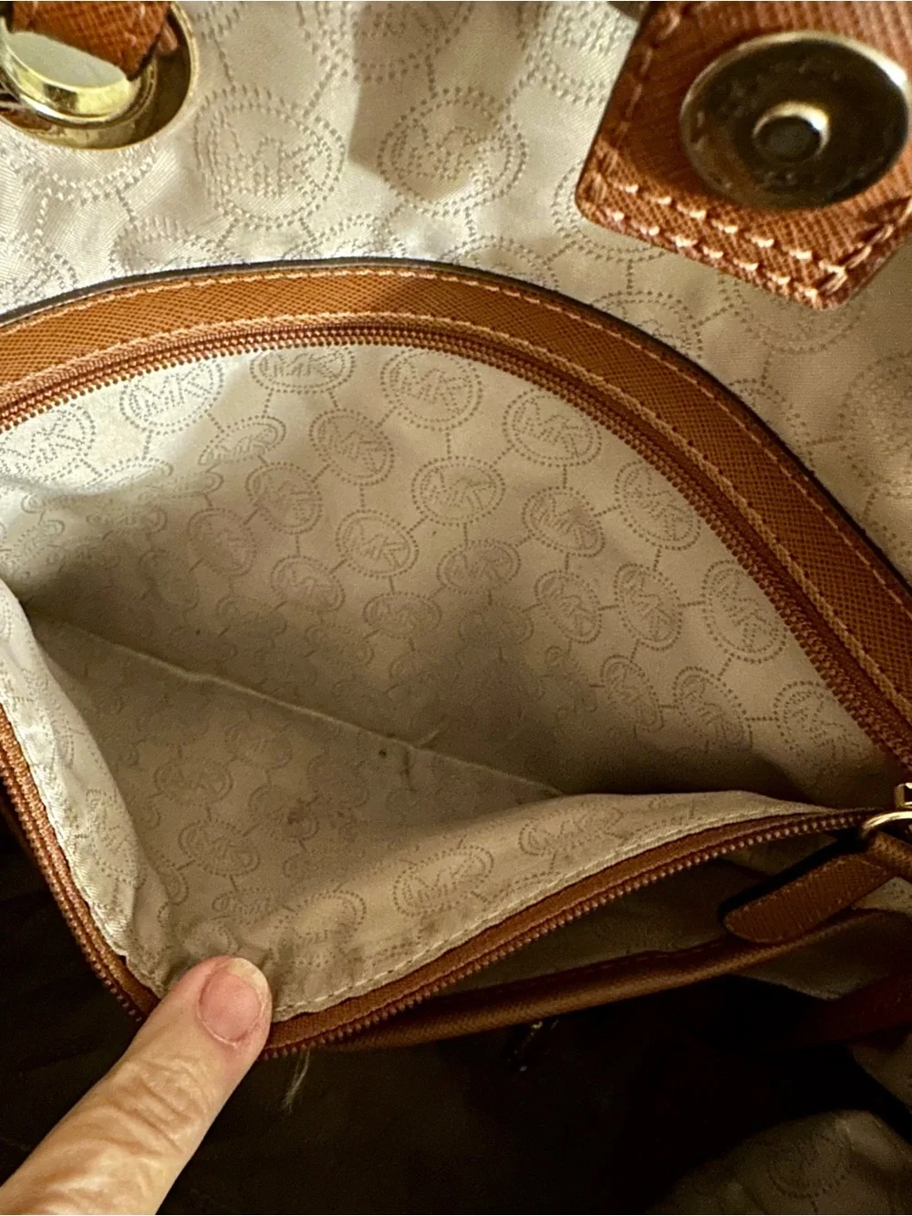 Michael Kors Jet Set Travel Large Saffiano Leather North-South Tote. - Picture 8 of 14